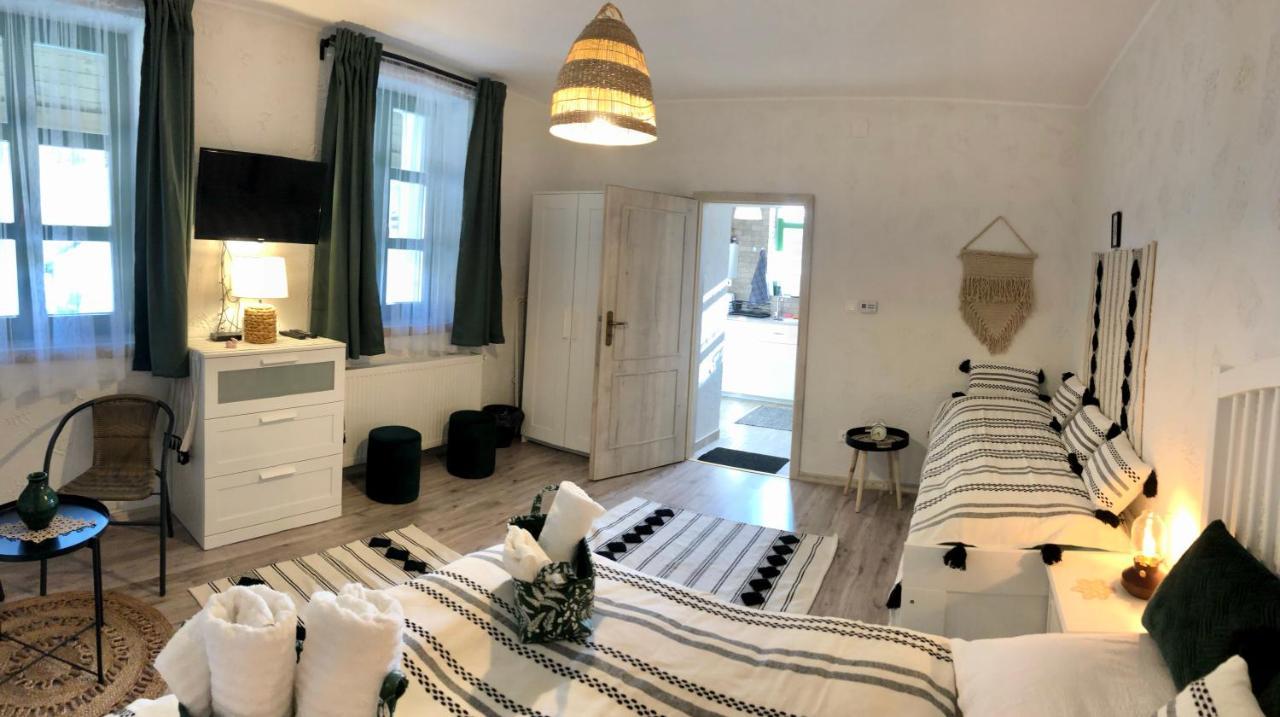 Ladislaus Schnaps-Haus Falusi Vendeghaz Csolnok Bagian luar foto