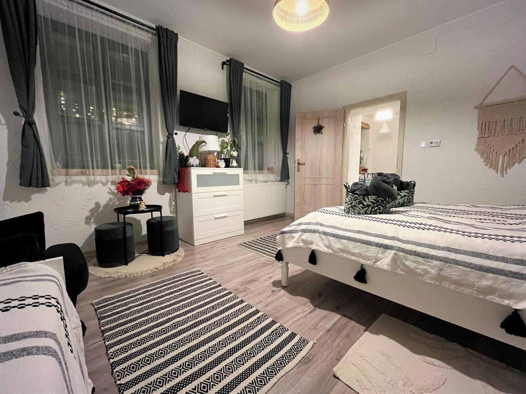 Ladislaus Schnaps-Haus Falusi Vendeghaz Csolnok Bagian luar foto