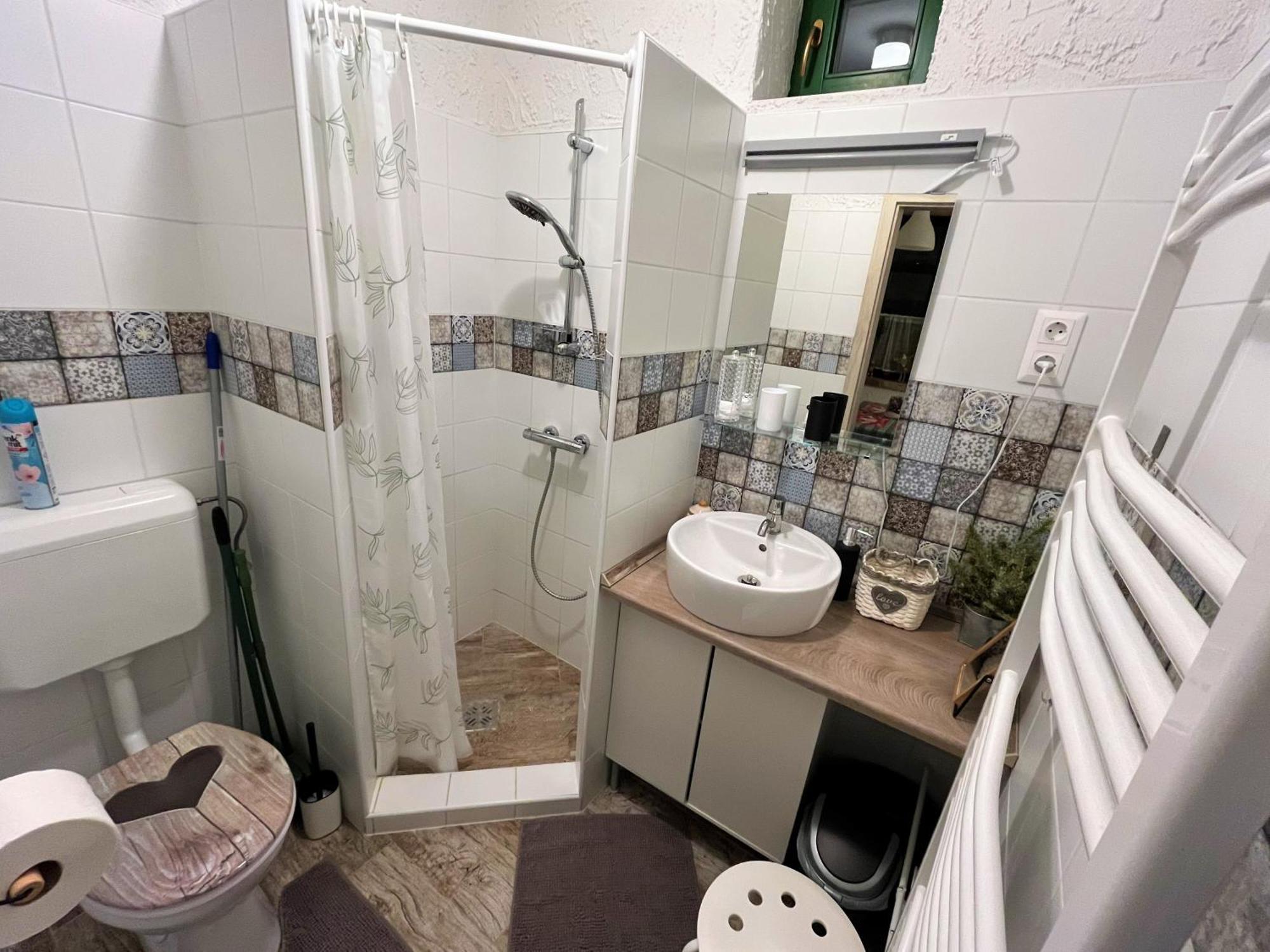Ladislaus Schnaps-Haus Falusi Vendeghaz Csolnok Bagian luar foto